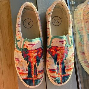 Womens Inkka slip-on shoes Size 9